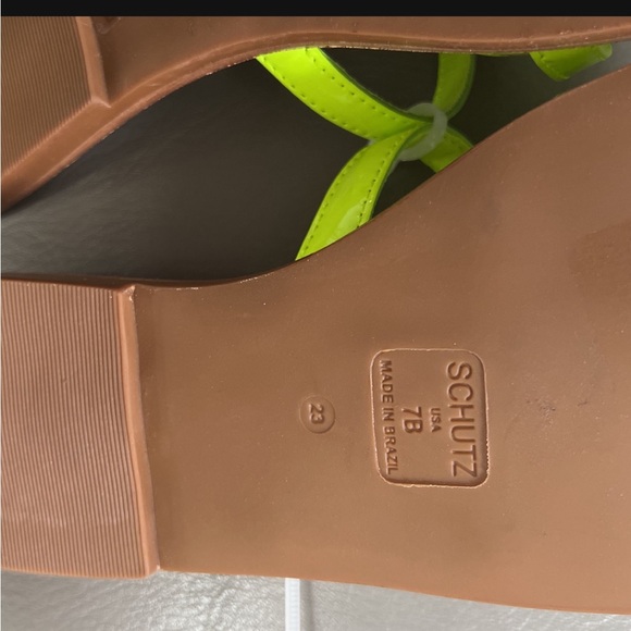 Schutz neon green flips size 7 - Picture 3 of 3